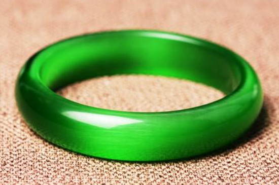 为什么说翡翠千金难买一抹绿