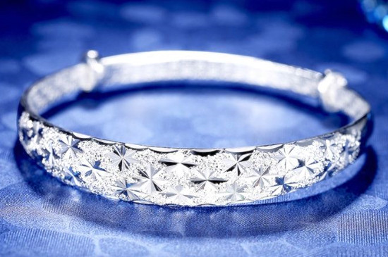 在家怎么清洗银镯子