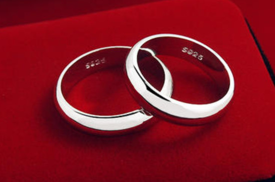 男生左手无名指戴戒指一定是结婚了的吗