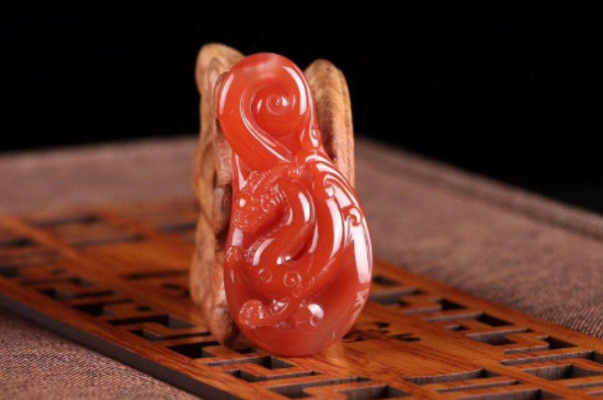 翡翠玛瑙玉有什么区别