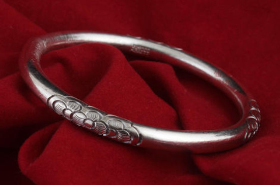 银手镯有什么用