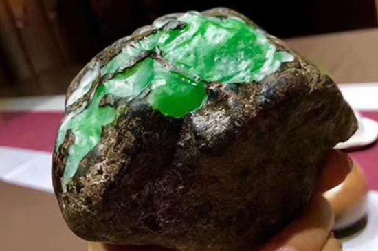 翡翠原石如何看种