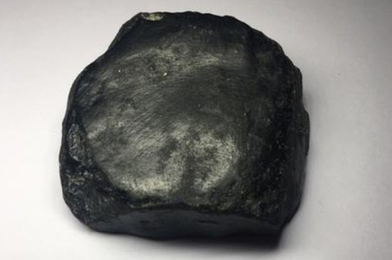 怎样鉴别翡翠原石和普通石头