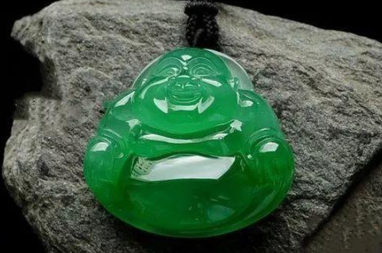 翡翠龙石种与帝王绿的区别