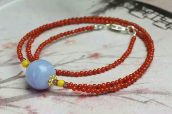 女人戴蓝纹石有什好处