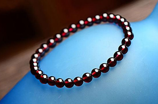 石榴石的功效与作用与佩戴方法