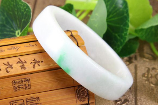 翡翠手镯断面啥样?