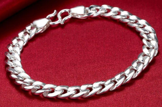 左手戴手链是代表什么意义