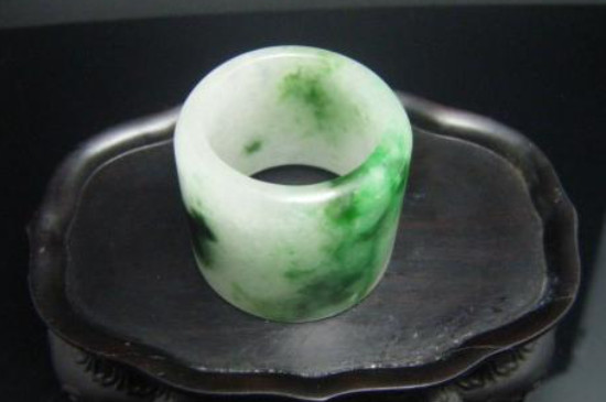 女人戴玉扳指有什么好处