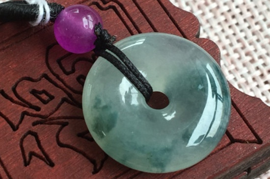佩戴翡翠的规矩和禁忌