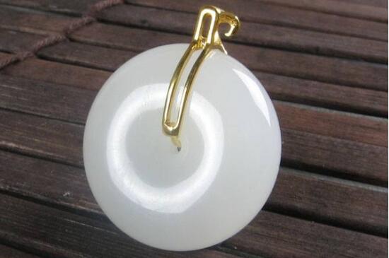 翡翠和和田玉的区别