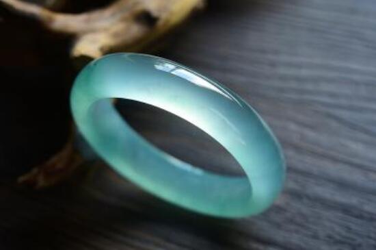 翡翠和和田玉的区别