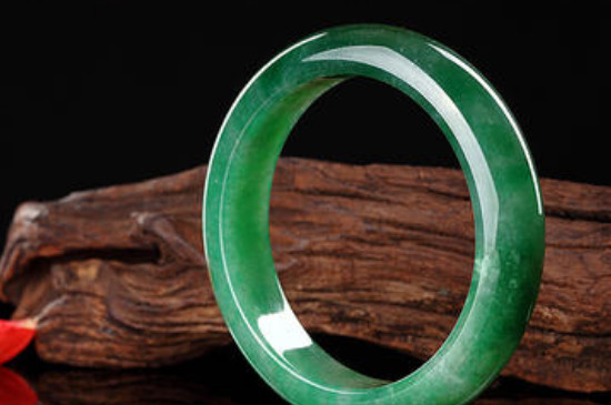 翡翠手镯被腐蚀了怎么办