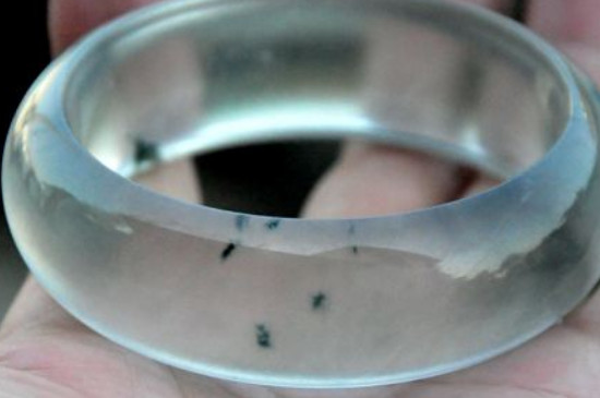 b货翡翠手镯戴久了会怎么样