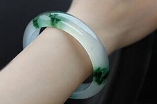 b货翡翠手镯戴久了会怎么样