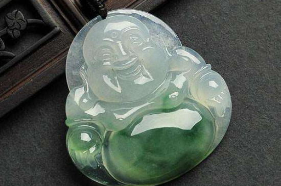 玉佛吊坠能随便戴吗