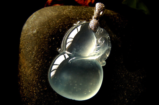 和田碧玉和翡翠的区别