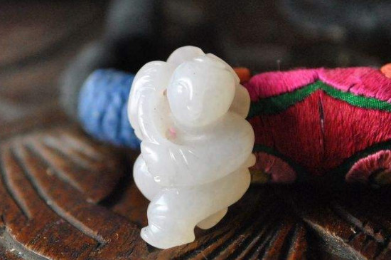 和田白玉和羊脂玉区别