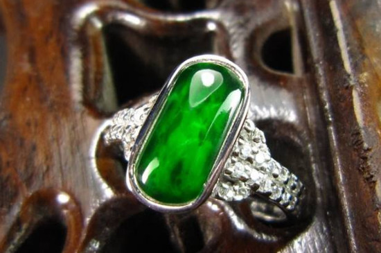 翡翠阳绿和辣绿的区别