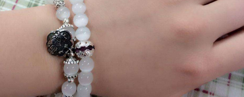 猫眼石女人戴哪只手