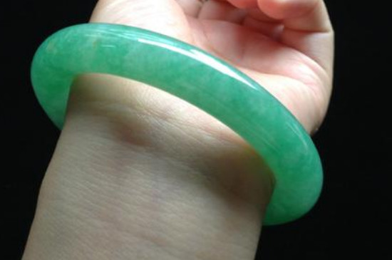 翡翠手镯怎么挑