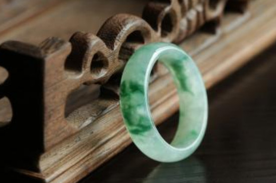 翡翠是怎么形成的