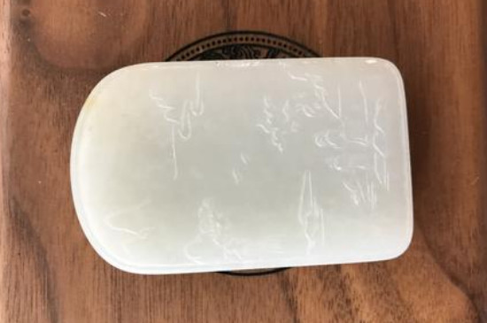 戴山水玉牌有讲究吗