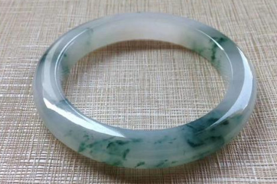 飘蓝花翡翠属于什么种