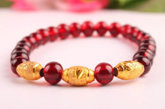 石榴石配黄金寓意