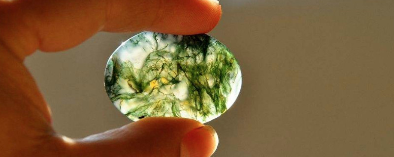 翡翠玉琥珀玛瑙区别