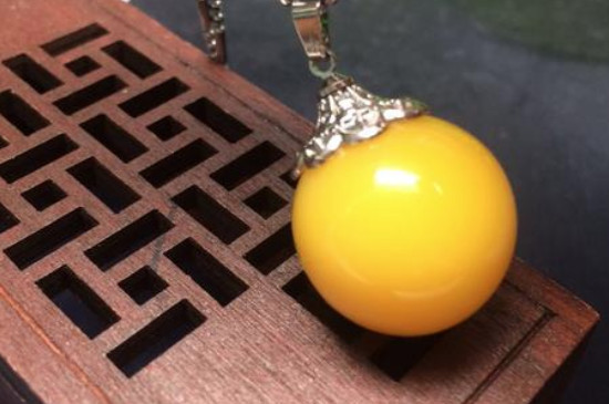 翡翠玉琥珀玛瑙区别