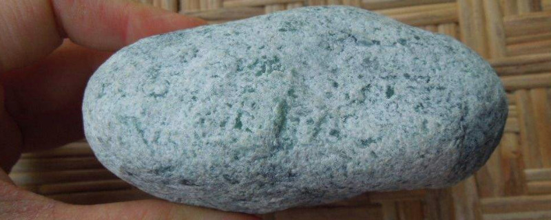 木那包浆皮翡翠原石的特点