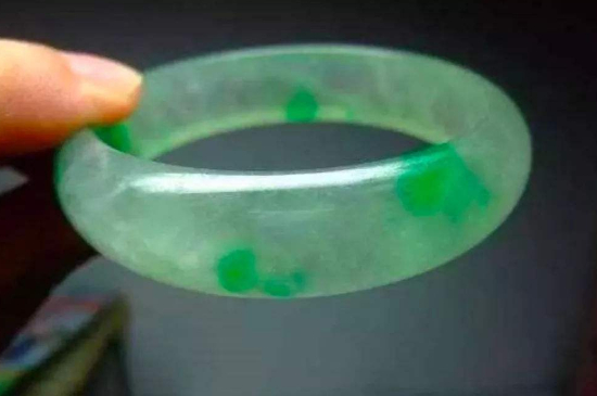 翡翠有纹是什么意思