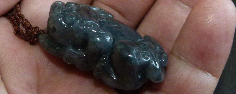 乌鸡种翡翠有什么寓意