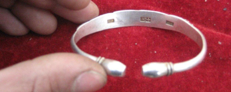 水晶和银手链可以一起戴吗