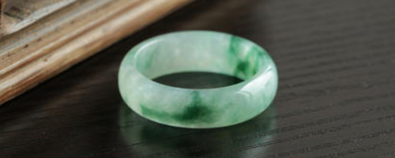 翡翠与水沫的简单鉴别方法