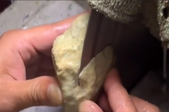 翡翠原石怎么开皮