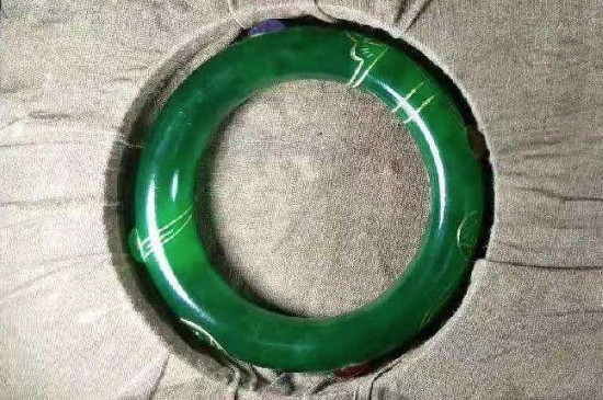 帝王绿翡翠手镯怎么鉴定真假