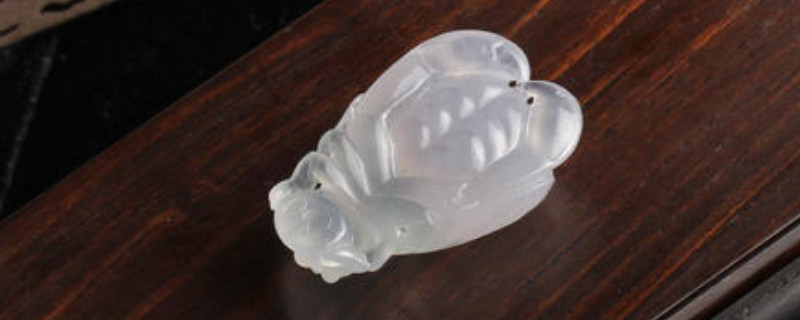 翡翠项链有白的吗