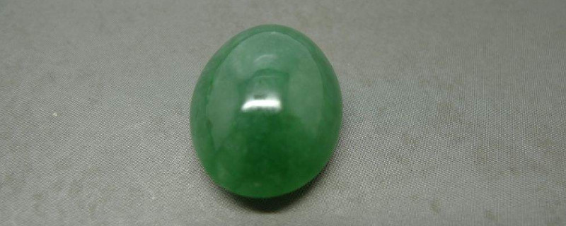 油绿色翡翠是什么意思