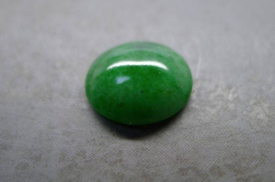 油绿色翡翠是什么意思