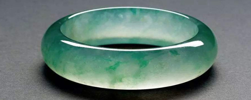 翡翠手镯戴在哪只手好