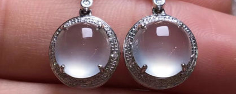 玻璃种翡翠的特点