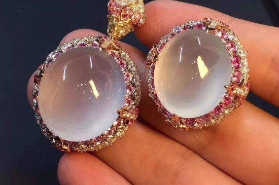 玻璃种翡翠的特点