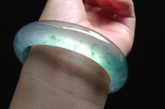 玻璃种翡翠的密度是多少