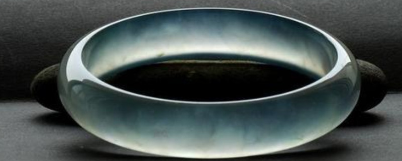 玻璃种翡翠的颜色