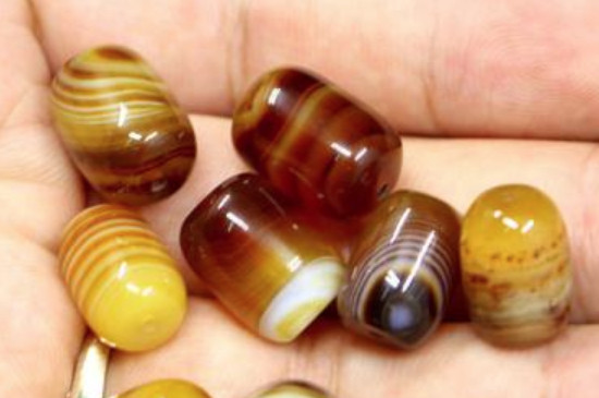 缠丝玛瑙为什么不值钱