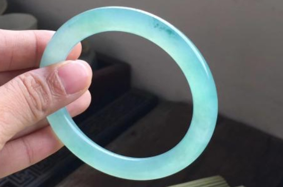 翡翠镯子怎么养出水头