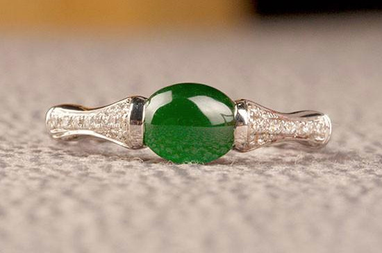 怎么看翡翠戒指的好坏