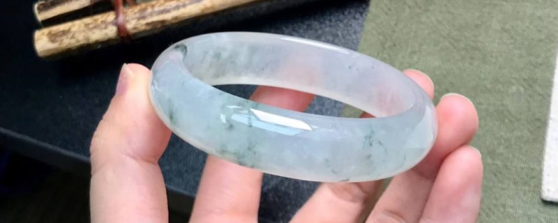 会卡场口的翡翠什么特征